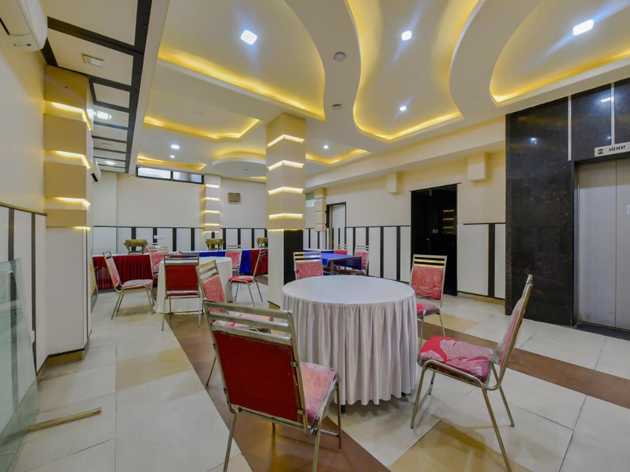 Bed and Breakfast Plazzo Prime Plaza At Delhi Airport Neu-Delhi Exterior foto